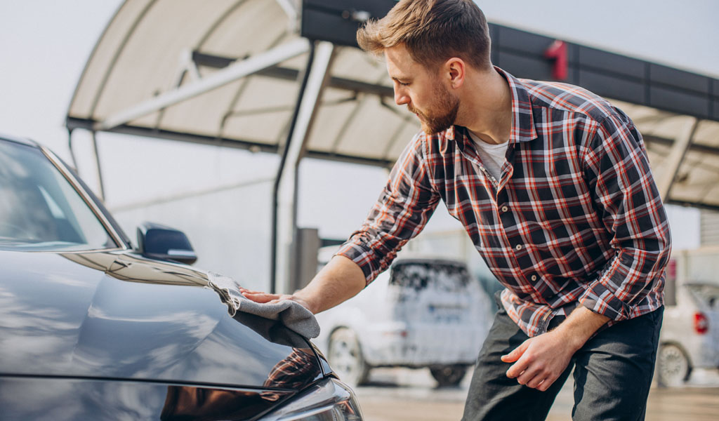 Lavaggio dell’auto a secco: come risparmiare acqua